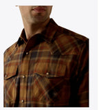 Ariat Men's Hynes Retro Western Snap Shirt in Rubber Plaid with bull horn snaps and distinctive pocket details.