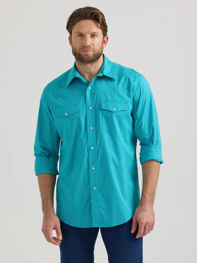 WRANGLER MEN'S WRINKLE RESISTANT BLUE PLAID LONG SLEEVE SHIRT - SNAP